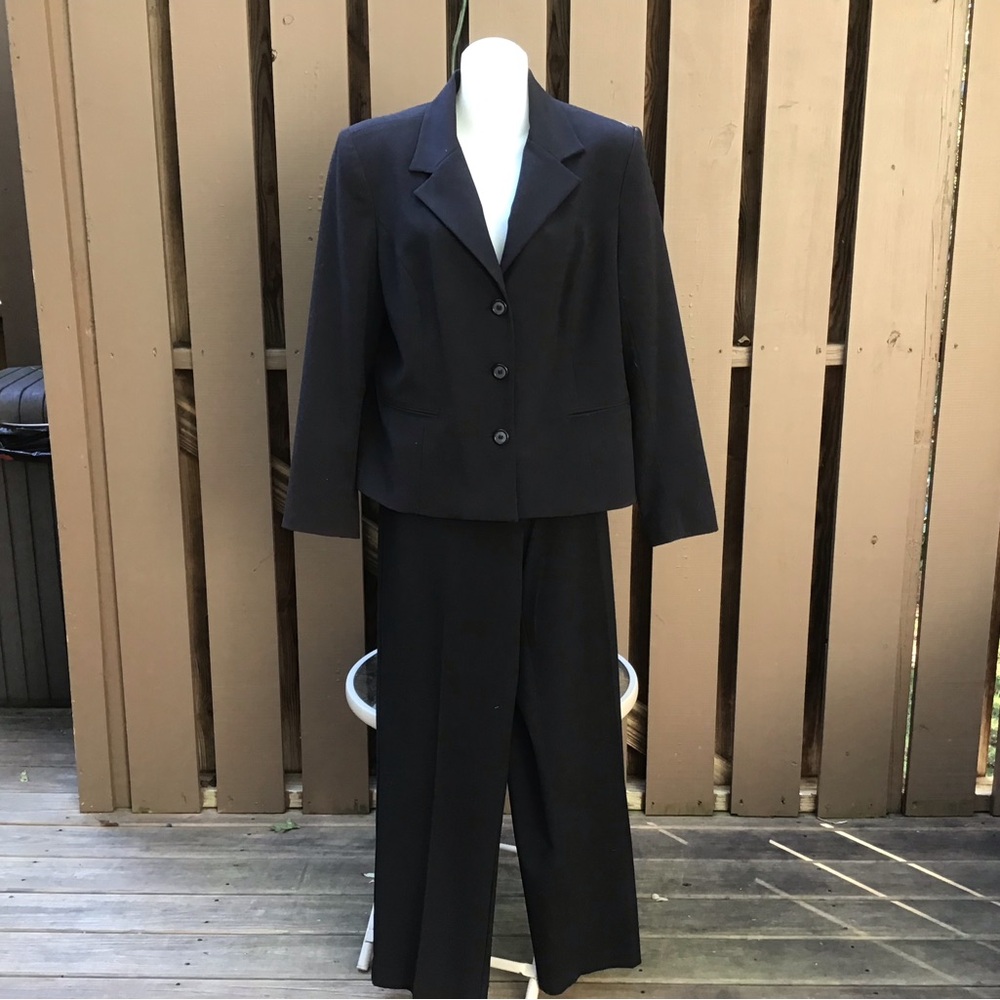 JM Collection Classic Jacket & Pants Set, Size 14P, Fits Smaller See Dimensions